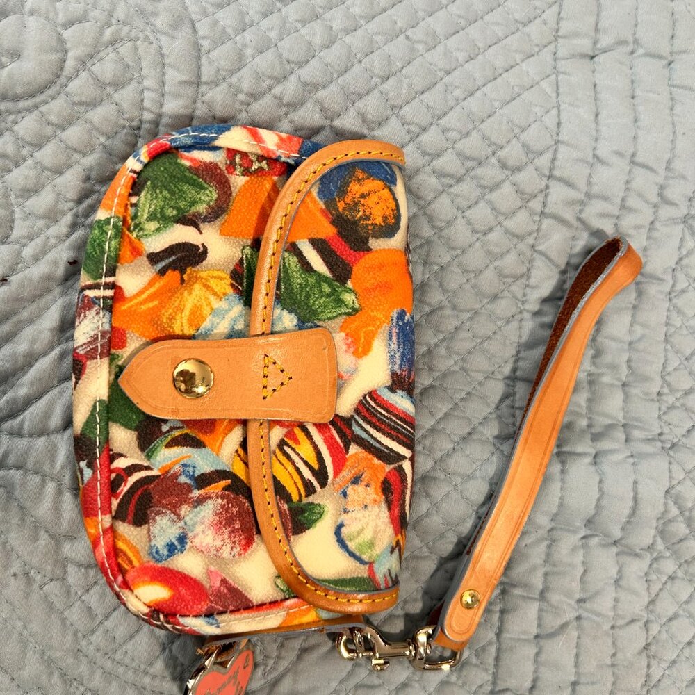 Cute Dooney & Bourkey wristlet